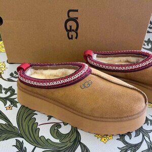 Women's size 7 UGG slippers